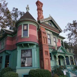 a small clock tower in front of a house