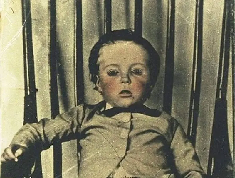 victorian-mourning an old photo of a man